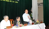 越南政府副总理阮春福与广南省选民接触