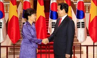 阮晋勇出席东盟-韩国建立对话关系25周年纪念峰会并对韩国进行工作访问