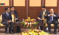 越南政府副总理阮春福会见老越友好协会代表团