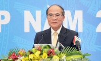 越南国会主席阮生雄指导国会办公厅部署2015年工作