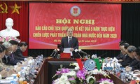 越南国会主席阮生雄与国家审计署举行工作会议