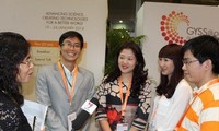 越南出席在新加坡举行的全球青年科学家峰会