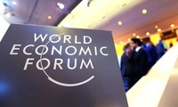 越南政府副总理兼外长范平明出席世界经济论坛2015年年会