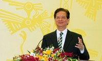 越南政府总理阮晋勇：灵活指导调控 确保2015年国内生产总值增长6.2%