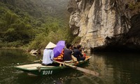 UNESCO向越南长安名胜群授予世界文化和自然遗产证书