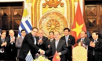 乌拉圭众议院议长圆满结束对越南的正式访问