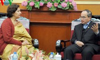 越南祖国阵线中央委员会主席阮善仁会见印度驻越大使