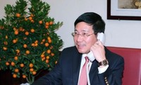 越南副总理兼外长范平明同美国国务卿克里通电话