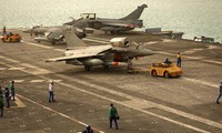 法国在海湾地区部署航空母舰打击“伊斯兰国”极端组织