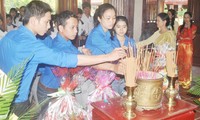 纪念越南已故总理范文同诞辰109周年