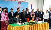 越南和老挝签署双边贸易协定