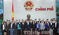 阮晋勇与越南劳动总联合会主席团举行工作会议