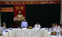 越南政府副总理范平明视察昆嵩省