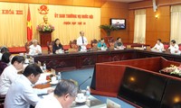 越南国会常务委员会讨论行政地界调整问题