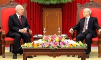 越共中央总书记阮富仲会见俄罗斯驻越南大使弗努科夫