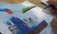 “我画家乡城市”绘画比赛在岘港市举行