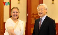 越共中央总书记阮富仲会见印度议会人民院议长