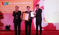 越南南医医生被收入亚洲纪录大全并喜获多项荣誉