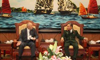 越南国防部副部长会见俄罗斯联邦军事技术合作局局长