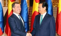 俄罗斯总理梅德韦杰夫圆满结束对越南的正式访问