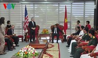 美国海军部长访问岘港市