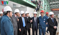 越南政府副总理范平明参观中国昆明钢铁集团公司和云南电网公司