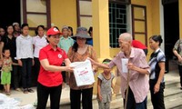 越南党和国家一向关心照顾贫困户和特困户