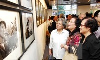 “世界人民在1954至1975年越南统一国家斗争中与越南团结”专题展在河内举行
