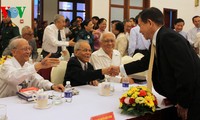 曾参加关于越南问题的巴黎会议的与会代表见面会在胡志明市举行