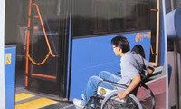 帮助残疾人接触和使用各项公共工程