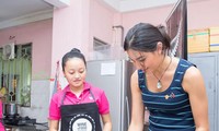 新西兰《顶级厨师》总冠军纳迪娅•利姆在越南举行烹饪表演