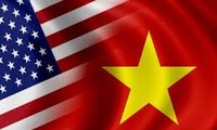 越共中央对外部部长黄平军会见美国众议院代表团