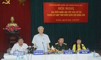 越南党、国家和政府领导人接触各地选民