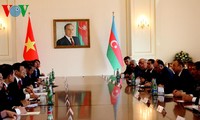 张晋创同阿塞拜疆总统阿利耶夫举行会谈