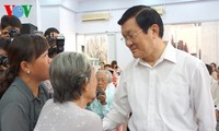 越南国家主席张晋创与胡志明市选民接触