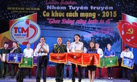 广南省举行革命歌曲宣传组联欢活动