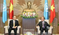 越南国会主席阮生雄亲切会见联合国秘书长潘基文