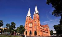 探索胡志明市圣母教堂的建筑美