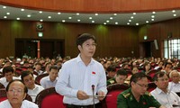 越南国会讨论《国会代表和人民议会代表选举法（草案）》