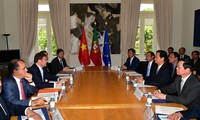 越南政府总理阮晋勇同葡萄牙总理科埃略举行会谈