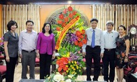 越南全国各地领导人向各家新闻媒体致以节日祝贺