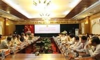 10国驻越大使馆领导人访问北江省
