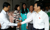 越南国家主席张晋创接触胡志明市选民