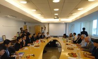 越共中央经济部代表团与以色列农业部举行工作会谈