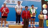 越南女运动员黎氏深荣获东南亚举重锦标赛金牌