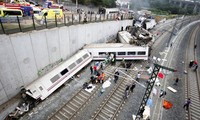 巴基斯坦：一列火车坠入运河  至少12人死亡