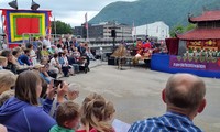 越南水上木偶戏和民族音乐备受挪威观众欢迎