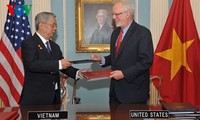越南国防部与美国国防部签署维和行动备忘录