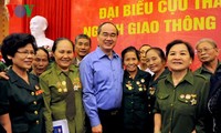 在新形势下发挥越南老青年突击队员的传统