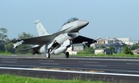 伊拉克接收首批美国F16战机